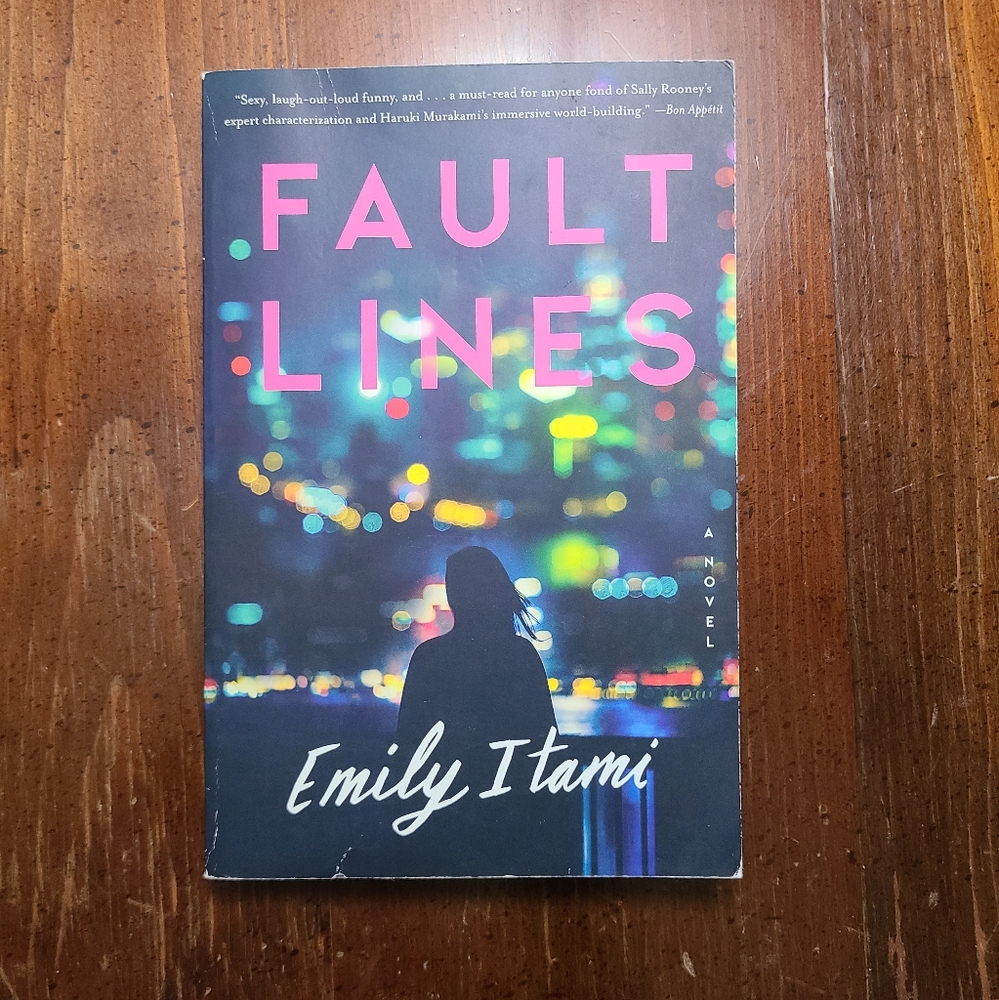 Fault Lines - Emily Itami - Paperback Novel